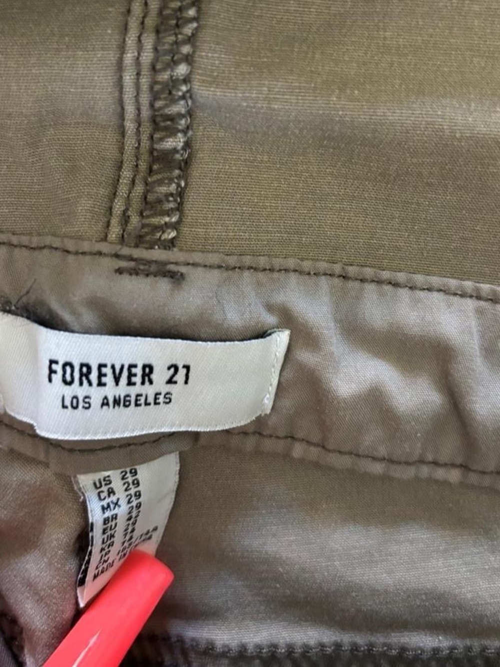 ✨Forever 21 camo overalls in a size29 ✨ - Picture 4 of 5